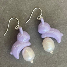 Load image into Gallery viewer, Ms. Bun Bun Bunny and Pearl Earrings