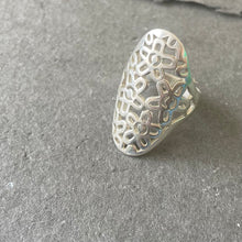 Load image into Gallery viewer, Vintage Sterling Silver Flower ring, sz. 8.5 Estate Jewelry