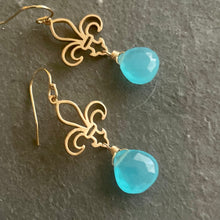 Load image into Gallery viewer, Swiss Blue Fleur de lis Earrings