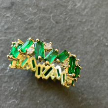 Load image into Gallery viewer, Emerald Green Band Ring, Size 7