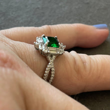 Load image into Gallery viewer, Emerald Green Elegant Cocktail Ring, Size 7