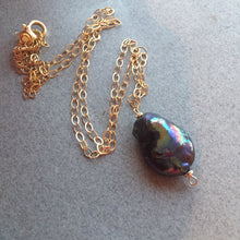 Load image into Gallery viewer, Paradise Single Peacock Pearl Necklace