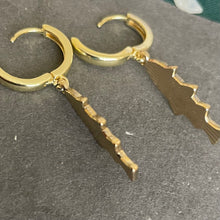 Load image into Gallery viewer, Blue Appliqué Fish Vacation Earrings