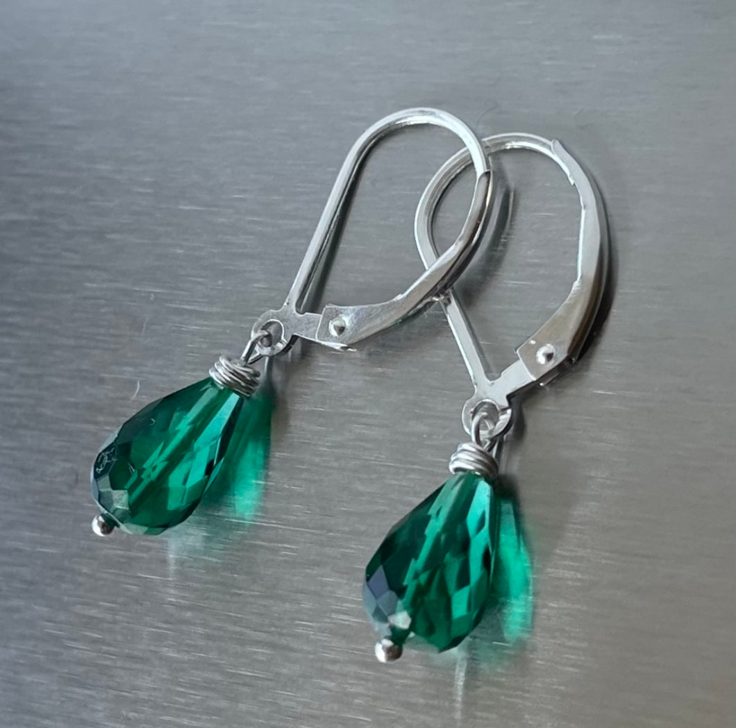 Bright Emerald Green Teardrop Dangle Earrings