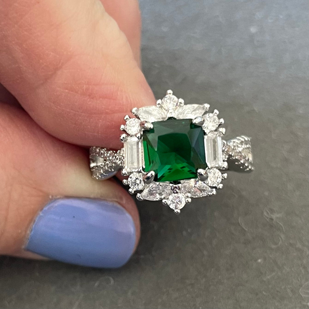 Emerald Green Elegant Cocktail Ring, Size 7